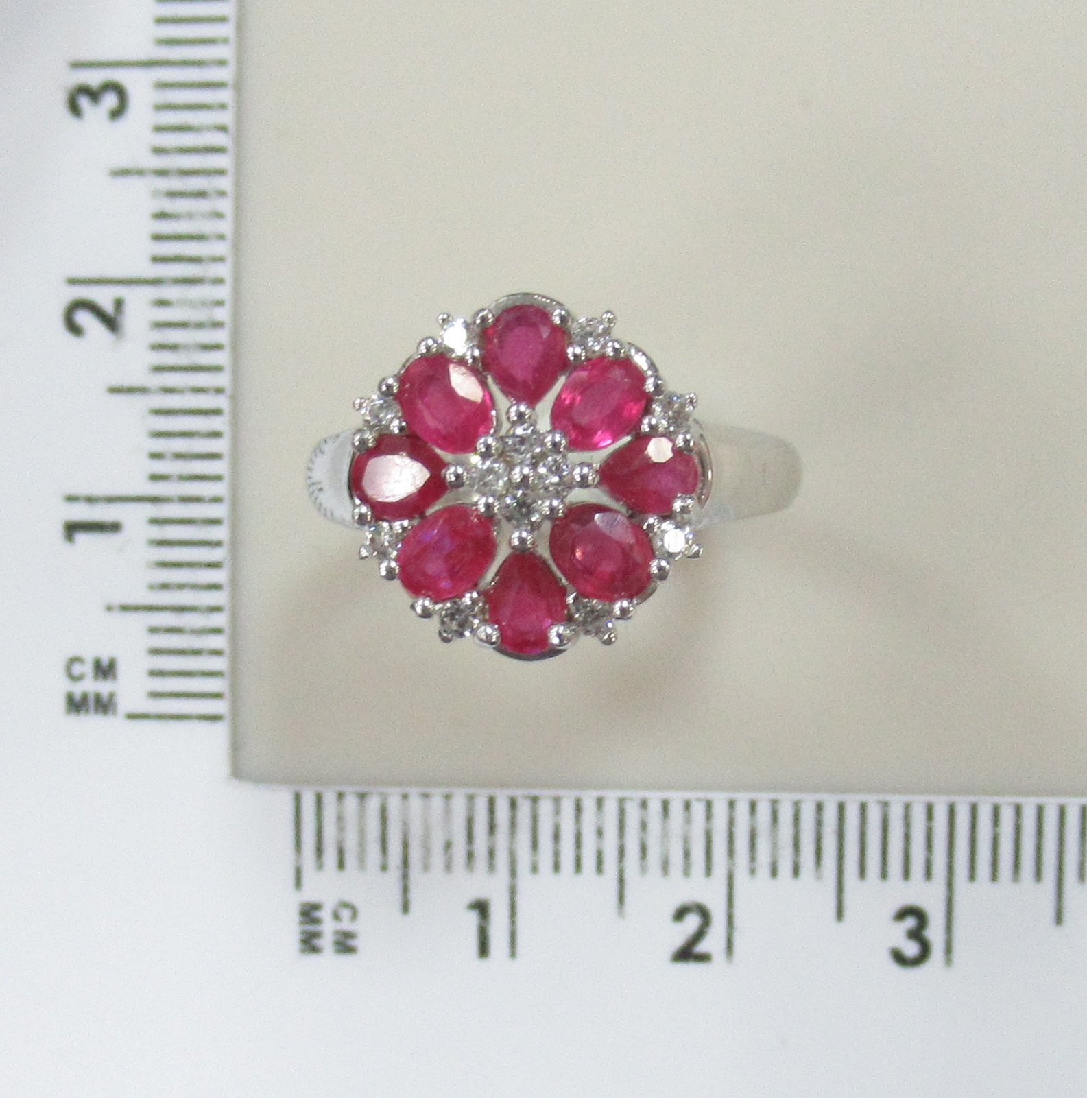 Серебряное кольцо с рубинами